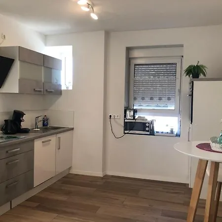 Grenznahe Mit 4 Schlafzimmern Apartment *